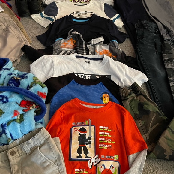 Boys clothes/Shoes - Picture 3 of 3